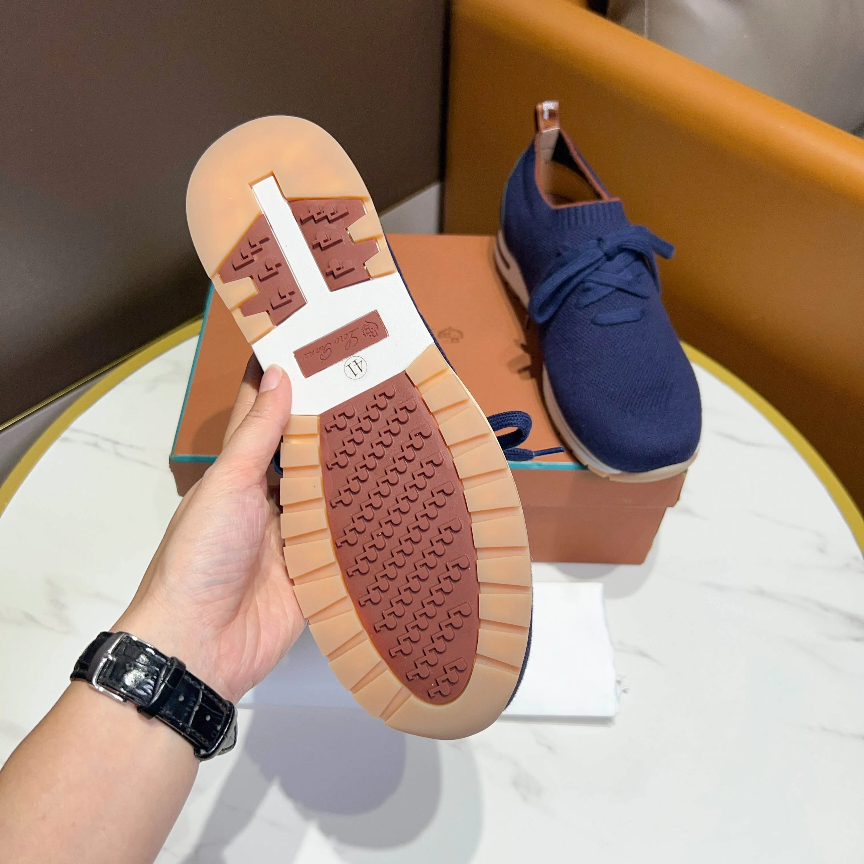 Factory price 400💰 (Loro men's shoes💰iana) New moccasin shoes official website original 1:1 mold opening, original quality💯Fine workmanship, high-end luxury☘The upper is made of original waterproof treated breathable fly-woven suede🌴Luxury🐂Leather lining🍓Rubber wear-resistant and non-slip outsole, size 38-44 (size 45 can be customized)